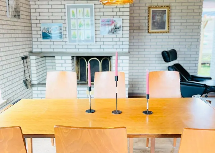 בית נופש Scandinavian House Hotel- Holbol, *